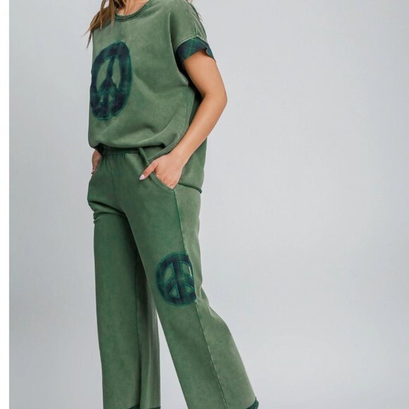 115.Women's Washed French Terry Peace Top and Wide Leg Pants Set - Picture 2 of 5